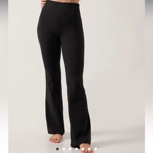 ATHLETA “ELATION FLARE PANT” BLACK/MEDIUM PETITE